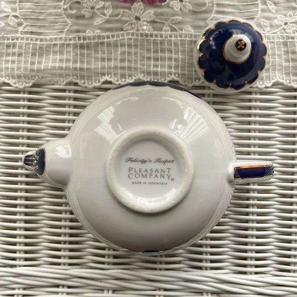 RARE Pleasant Company Felicity Merriman’s Teapot - Picture 6 of 7